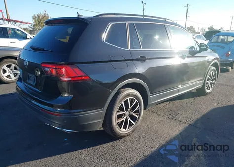 2021 Volkswagen Tiguan 2.0T Se/2.0T Se R-Line Black/2.0T Sel z USA, uszkodzony, nr VIN 3VV3B7AX3MM114235
